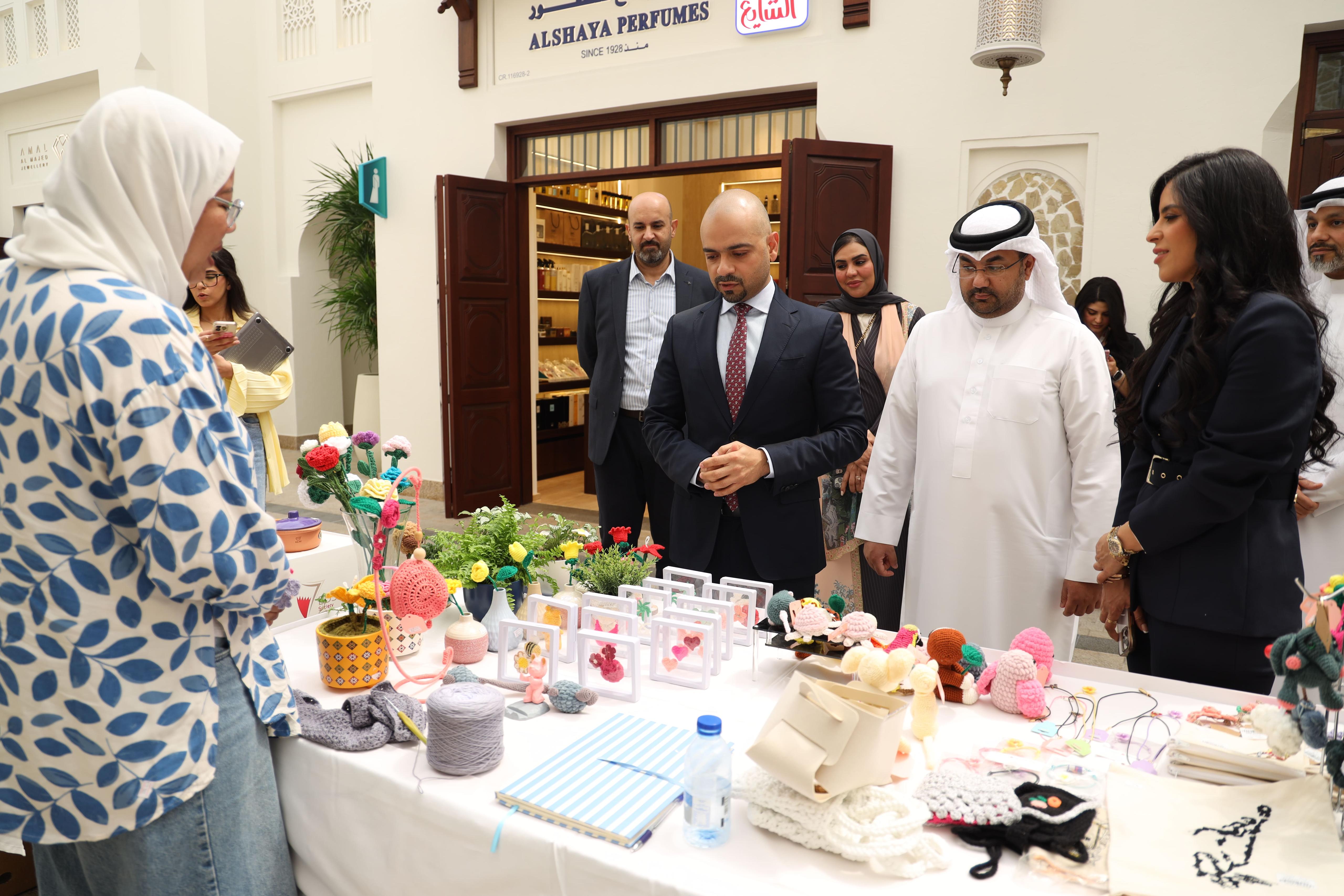 Social Development Minister inaugurates "Bahraini Hands" exhibition